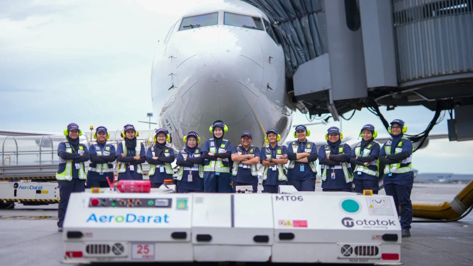 Photo Malaysia Airlines - Malaysia Airlines Makes History with All-Women Crew Flight from Kuala Lumpur
